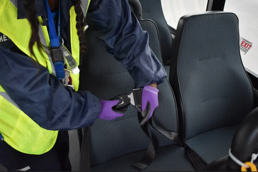 Clicking together the safety belt